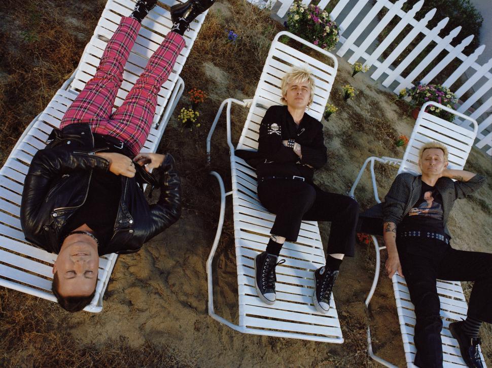Green Day storm ahead for fifth UK Number 1 album with Saviors