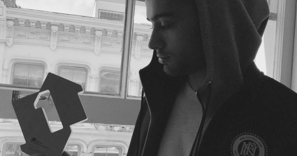 Zayn Lands At Number 1 With Debut Solo Album Mind Of Mine “its Mind Blowing” Official Charts 