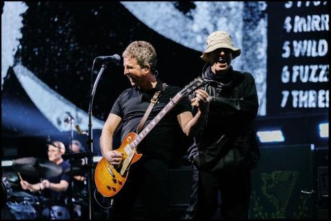 Oasis Time Flies 1994 2009 Number 1 Album