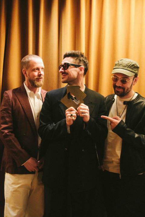 Mumford & Sons Prizefighter Official Number 1 album