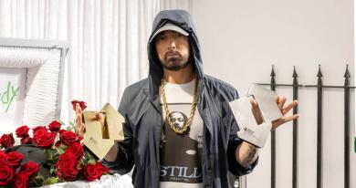 Eminem pictured with two Official Number 1 awards