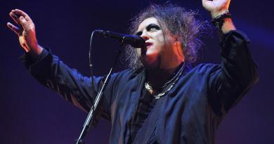 robert smith the cure