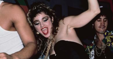 Madonna Into The Groove 1985 Number 1 single