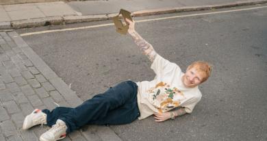 Ed Sheeran - Number 1 Album - PLAY - Sep 25